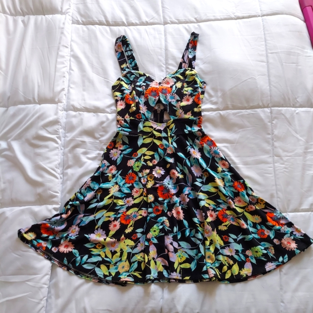 Cute Volcom floral dress